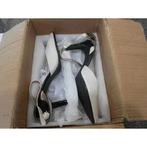 New Bandolino Ivory Strap Ankle High Heels Size 9 M